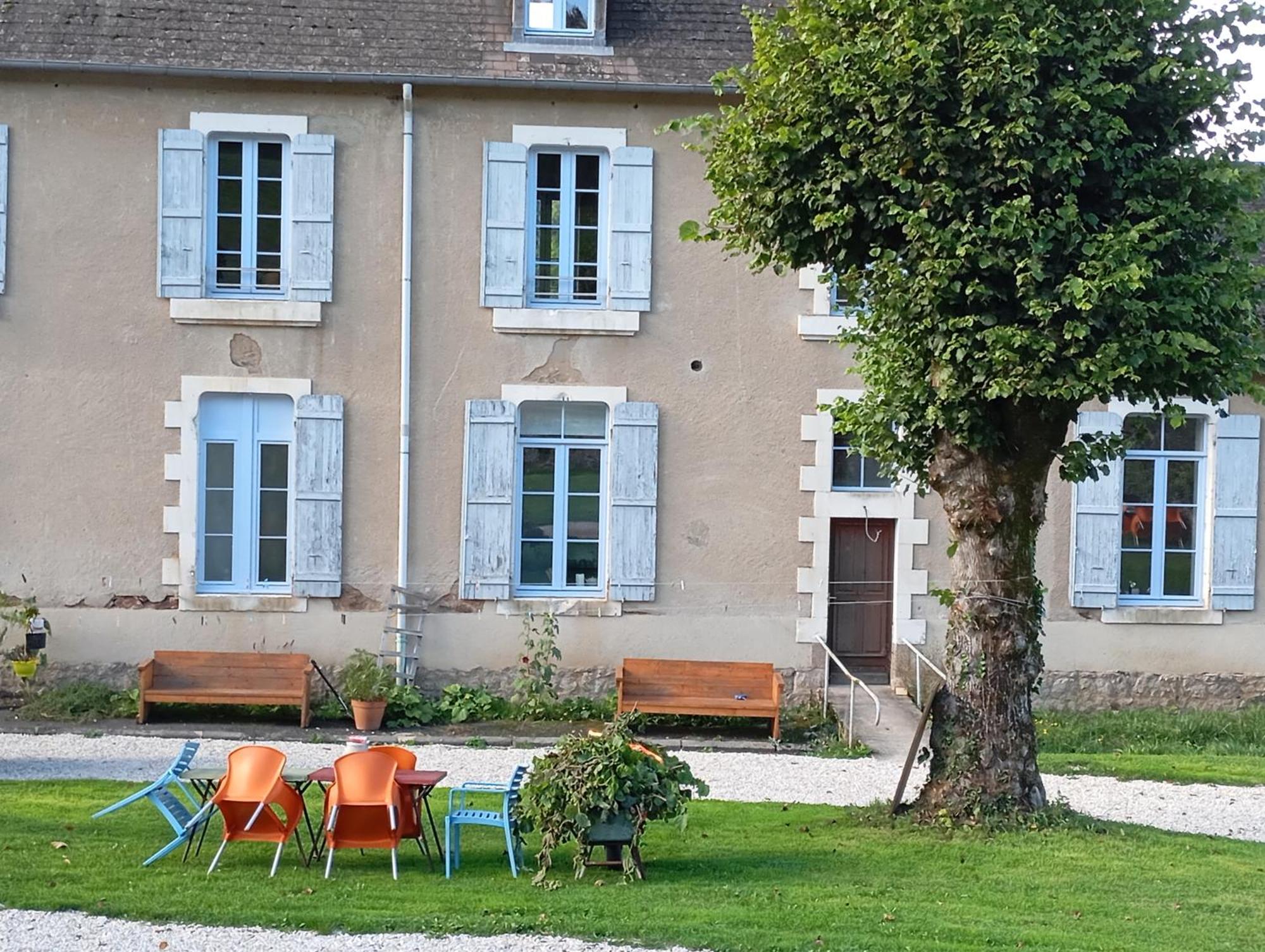 L' Ancienne Ecole Du Morvan Larochemillay Екстериор снимка